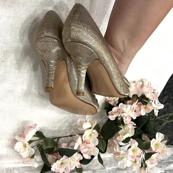 Stuart Weitzman women’s size 8 metallic gold 3 inch heels ring bow dress shoes - Picture 8 of 8